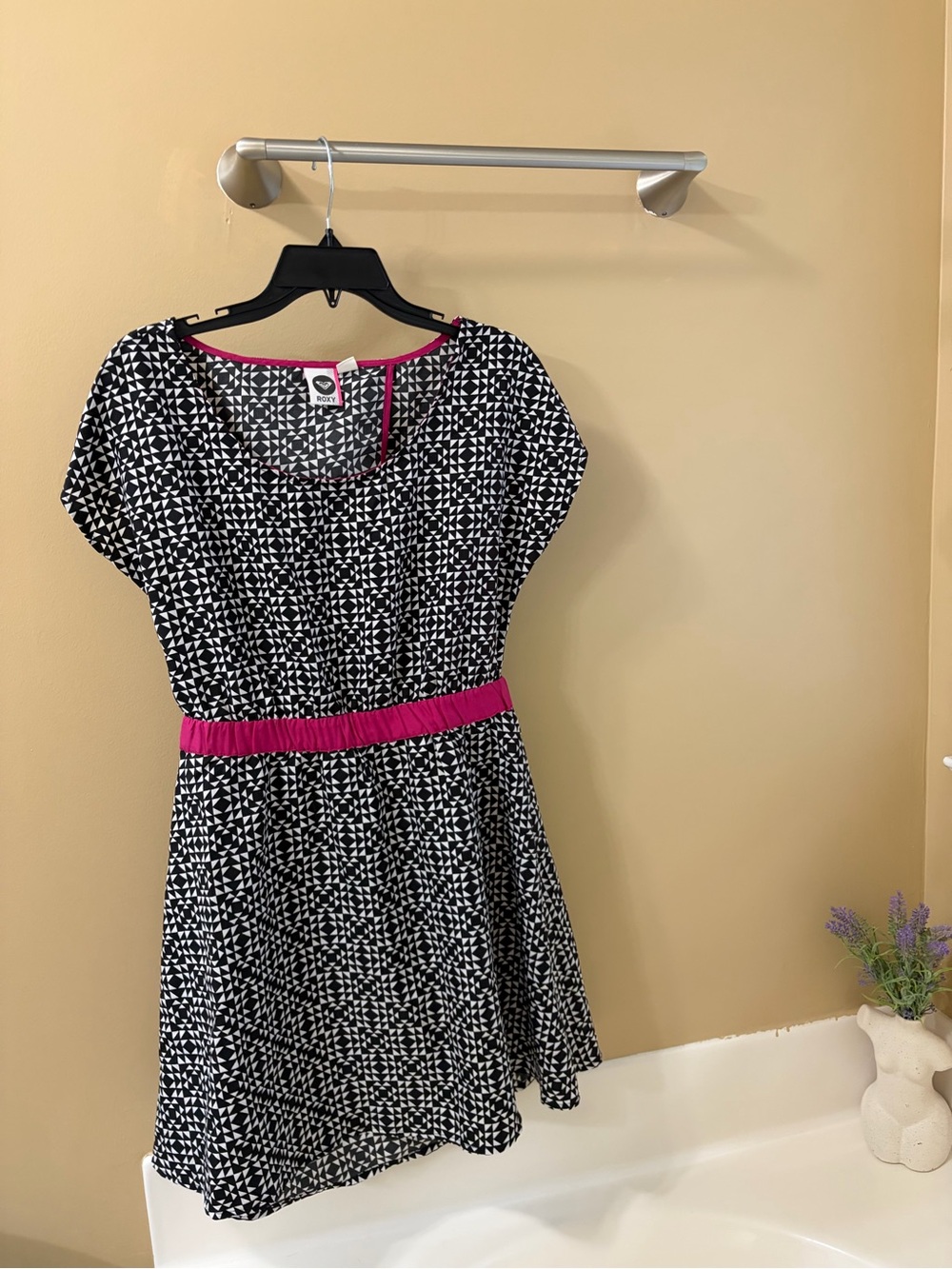 5/$25 Roxy Open Back Skater Dress L